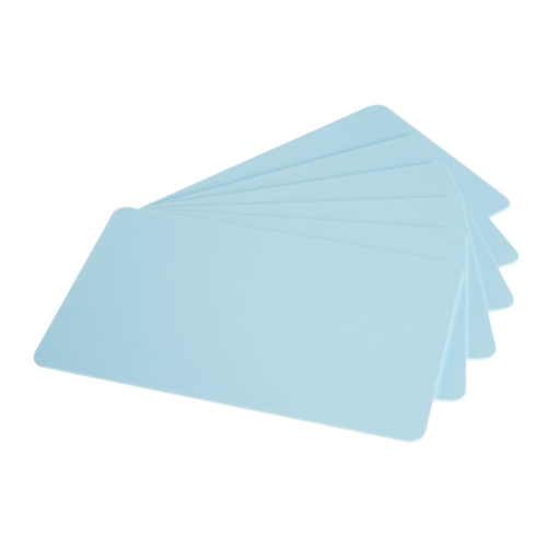Tarjeta en blanco de PVC de color azul claro.